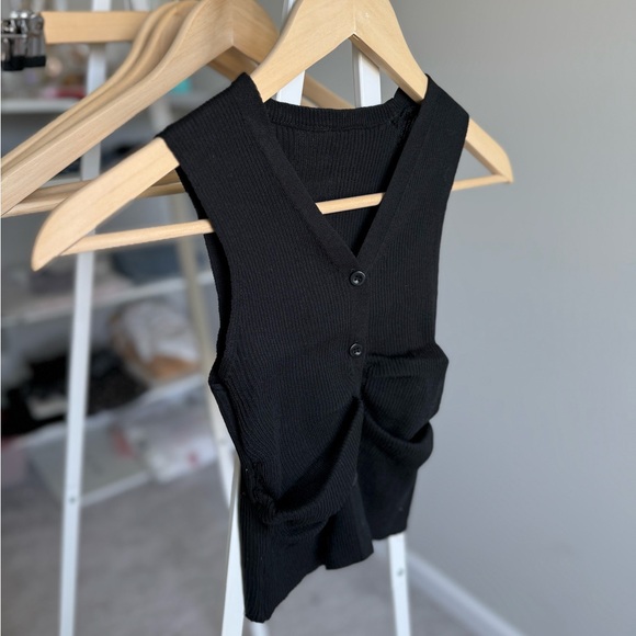 Black Ribbed Crop Vest - Picture 6 of 6